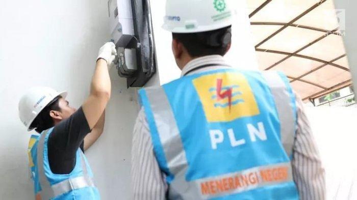Di Tengah PSBB, Telat Sehari Bayar Tagihan Listrik, Petugas PLN Pekanbaru Datangi Rumah Warga